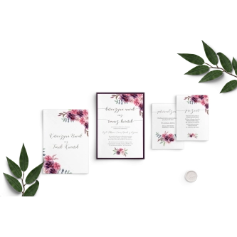 Fioletowe Zaproszenia ślubne PasteLove z&nbsp;fioletową kopertą, wklejką, dodatkowymi wkładami, białą personalizacją i&nbsp;białym lakiem