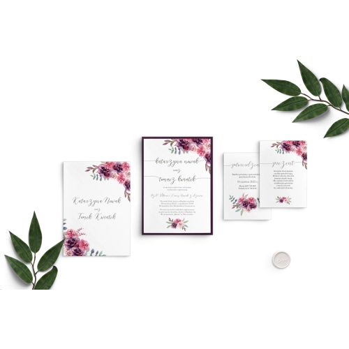 Fioletowe Zaproszenia ślubne PasteLove z fioletową kopertą, wklejką, dodatkowymi wkładami, białą personalizacją i białym lakiem