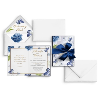Zaproszenia ślubne Dream w&nbsp;odcieniach grantu, piękną kokardą i&nbsp;kopertą