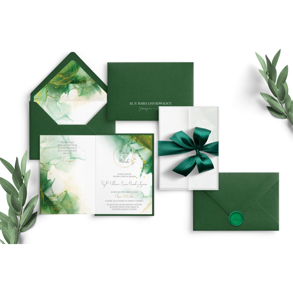 Zaproszenia ślubne Glamour Ink - Składane z&nbsp;butelkowo zieloną kopertą z&nbsp;wklejką, butelkowo zielona podklejką oraz ze wstążką