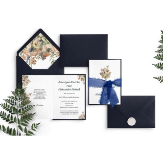 Niebieskie zaproszenie Rustic Summer ze wstążką szyfonową i&nbsp;lakiem białym