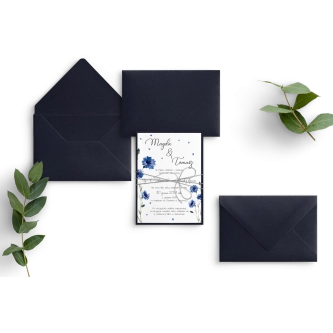 Piękne granatowe zaproszenie Biały czas z&nbsp;kopertą i&nbsp;podklejką przewiązane sznurkiem srebrnym