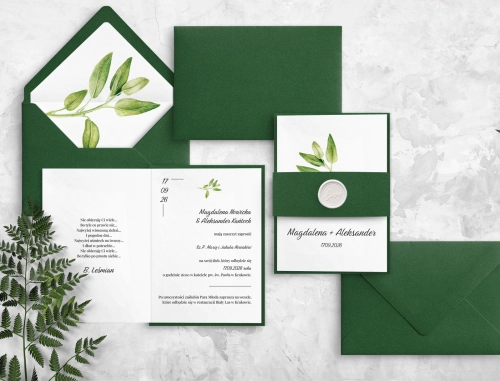 Piękne zaproszenie zielone z motywem liściastym z kopertą, wklejką i opaską z lakiem