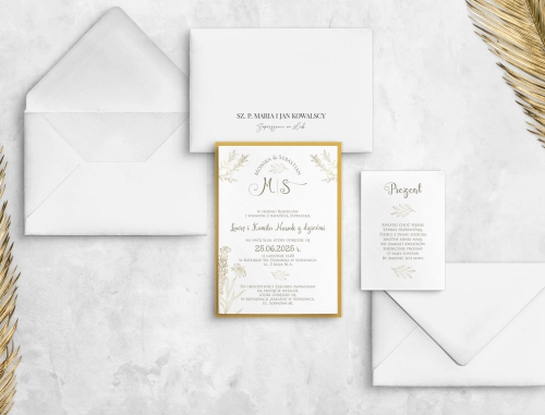 Eleganckie Zaproszenia ślubne Fiori - Motyw 1 ze złotą podklejką, białą kopertą i dodatkową wkładką