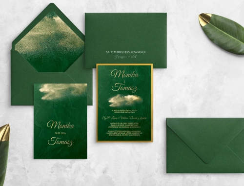 Zielone Zaproszenia ślubne Greenery z zieloną kopertą, wklejką i złotą podklejką