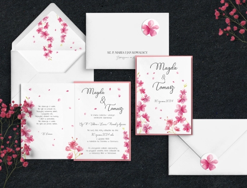 Zaproszenia ślubne Biały Czas z różowymi kwiatami i biała kopertą