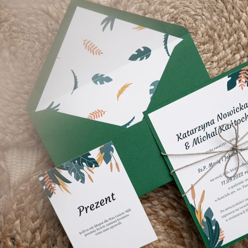 Zaproszenia ślubne Boho wedding w kolorze zielonym przewiązane sznurkiem ekologicznym