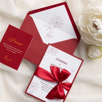 Zaproszenia ślubne Burgundy z&nbsp;papierem ozdobnym i&nbsp;kokardą