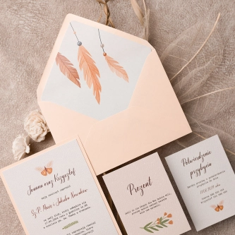 Delikatne zaproszenia ślubne w&nbsp;stylu boho z&nbsp;kopertą, papierem ozdobnym i&nbsp;dodatkowymi wkładkami