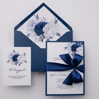 Zaproszenia ślubne Day w&nbsp;granatowym kolorze z&nbsp;piękną wstążką satynową