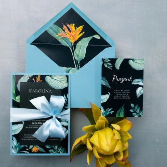 Zaproszenia ślubne Exotic w&nbsp;kolorze pastelowym niebieskim z&nbsp;kokardą i&nbsp;wkładką