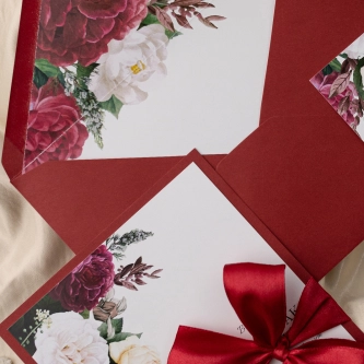 Zaproszenia ślubne Fabello w&nbsp;bordowym wydaniu z&nbsp;piękną wstążką satynową