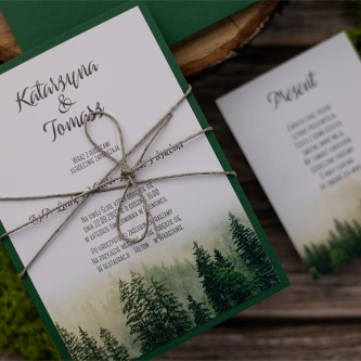 Zaproszenia ślubne Forest z&nbsp;motywem lasu w&nbsp;zielonej kolorystyce