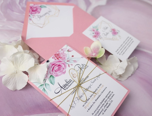 Zaproszenia ślubne Geometryczne Serce z pudrowo różową kopertą, papierem ozdobnym oraz złotym sznurkiem i wkładką