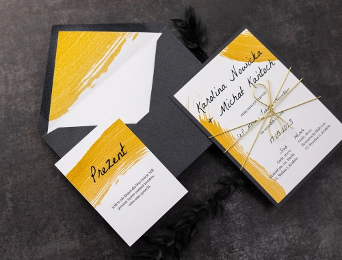 Zaproszenia ślubne Golden Brush z perłową grafitową kopertą i papierem ozdobnym