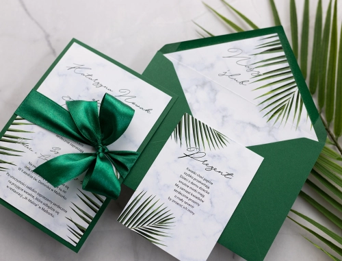 Zaproszenia ślubne Marble leaf w kolorze butelkowej zieleni z dodatkową wkładką, wstążką i papierem ozdobnym