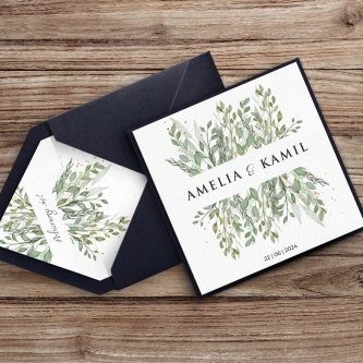 Granatowe zaproszenie z&nbsp;pięknie dopasowaną podklejką i&nbsp;kopertą