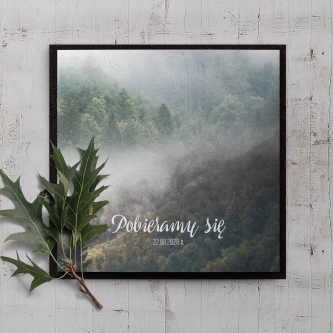 Proste rustykalne zaproszenie drukowane na papierze skóra z&nbsp;ciemną kopertą perłową