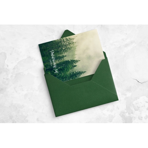 Zielone zaproszenie drukowane na papierze satynowym z piękną kopertą