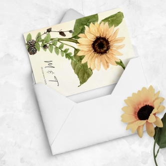 Beżowe zaproszenie Natalie z&nbsp;białą kopertą