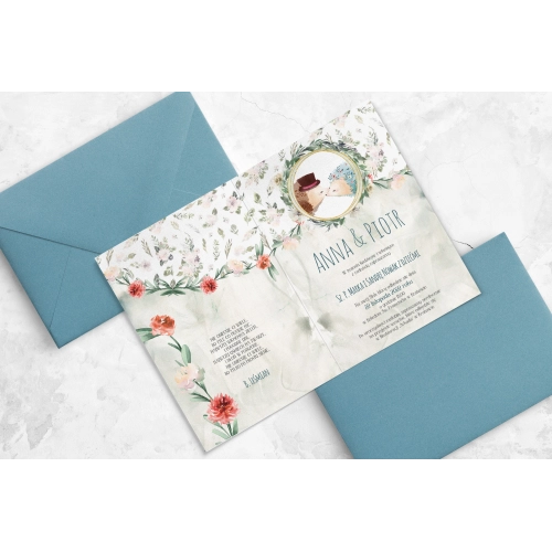 Zaproszenie z jeżykami i kwiatami drukowane na papierze satynowym z niebieską kopertą