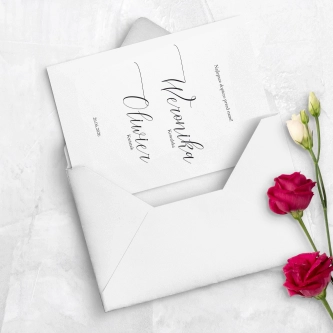 Stylowe zaproszenie ślubne drukowane na papierze satynowym z&nbsp;dopasowaną kopertą