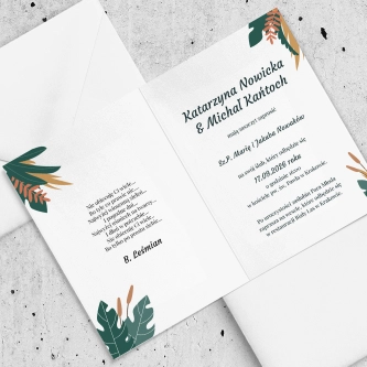 Ciekawe zaproszenie drukowane na papierze satynowym z&nbsp;dopasowaną kopertą w&nbsp;kolorze białym