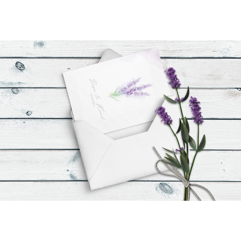 Lawendowe zaproszenie z piękną dopasowaną kopertą w kolorze białym