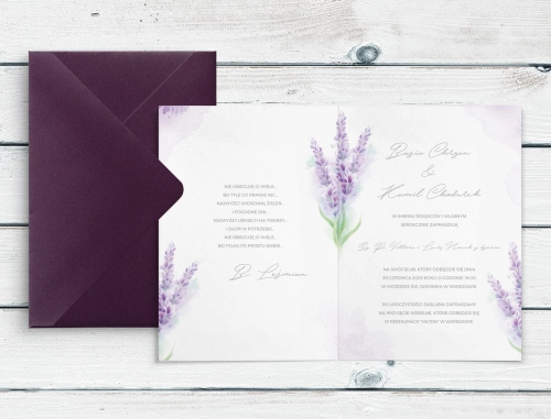 Piękne zaproszenie z lawendą oraz z dopasowaną kopertą w kolorze fioletowym