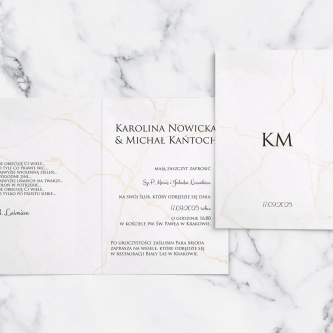 Złote zaproszenie Marble z&nbsp;piękną kopertą, podklejką i&nbsp;opaską z&nbsp;papieru