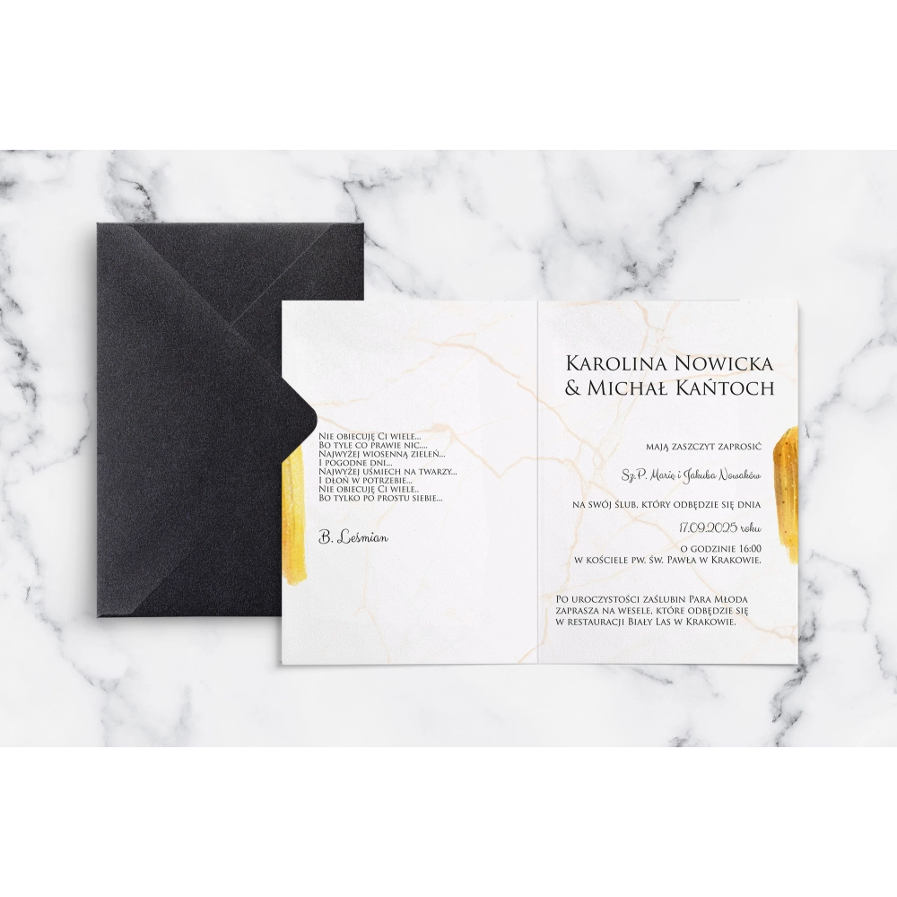 Zaproszenie Glamour z&nbsp;elementami złota oraz z&nbsp;perłową kopertą w&nbsp;kolorze czarnym