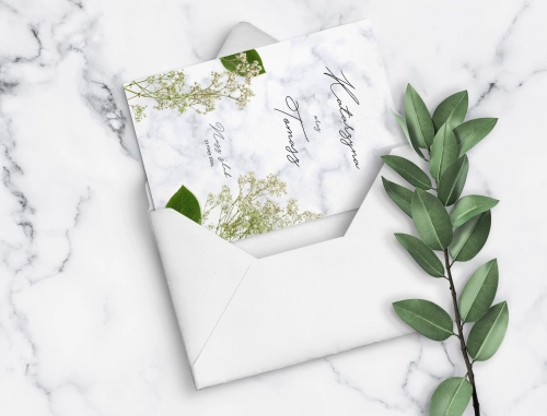 Nowoczesne zaproszenie Marble Leaf z piękną kopertą w kolorze białym