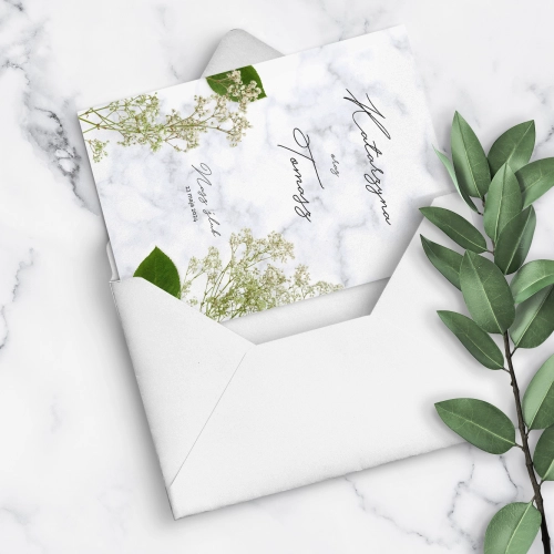 Nowoczesne zaproszenie Marble Leaf z piękną kopertą w kolorze białym