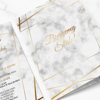 Marmurkowe zaproszenie ze złotymi liniami i&nbsp;piękną kopertą w&nbsp;kolorze białym