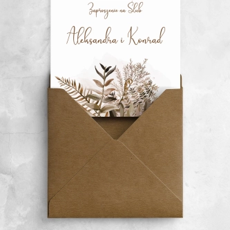 Urocze zaproszenie w&nbsp;stylu rustykalnym z&nbsp;brązowymi liśćmi i&nbsp;ekologiczną kopertą