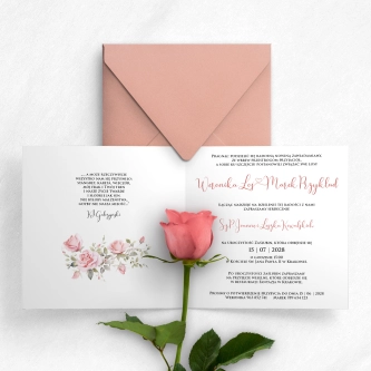 Piękne różane zaproszenie drukowane na papierze satynowym z&nbsp;piękną kopertą w&nbsp;kolorze brudnego różu