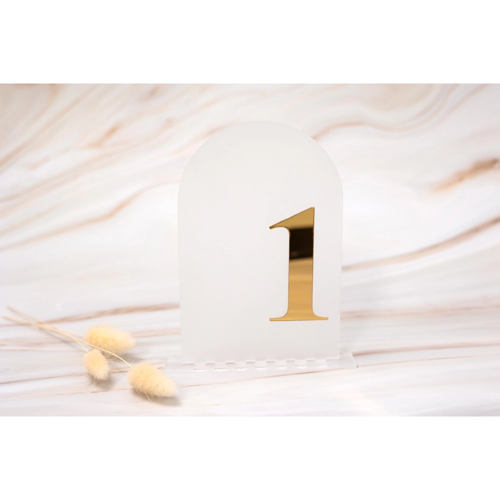 Numer półokrągły złoty