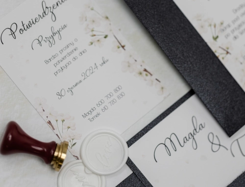 Eleganckie Zaproszenia ślubne Biały Czas z opaska i lakiem oraz z kopertą czarną perłową