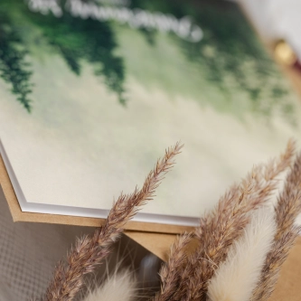 Rustykalne zaproszenie Forest z&nbsp;kopertą, podklejką i&nbsp;zaklejką