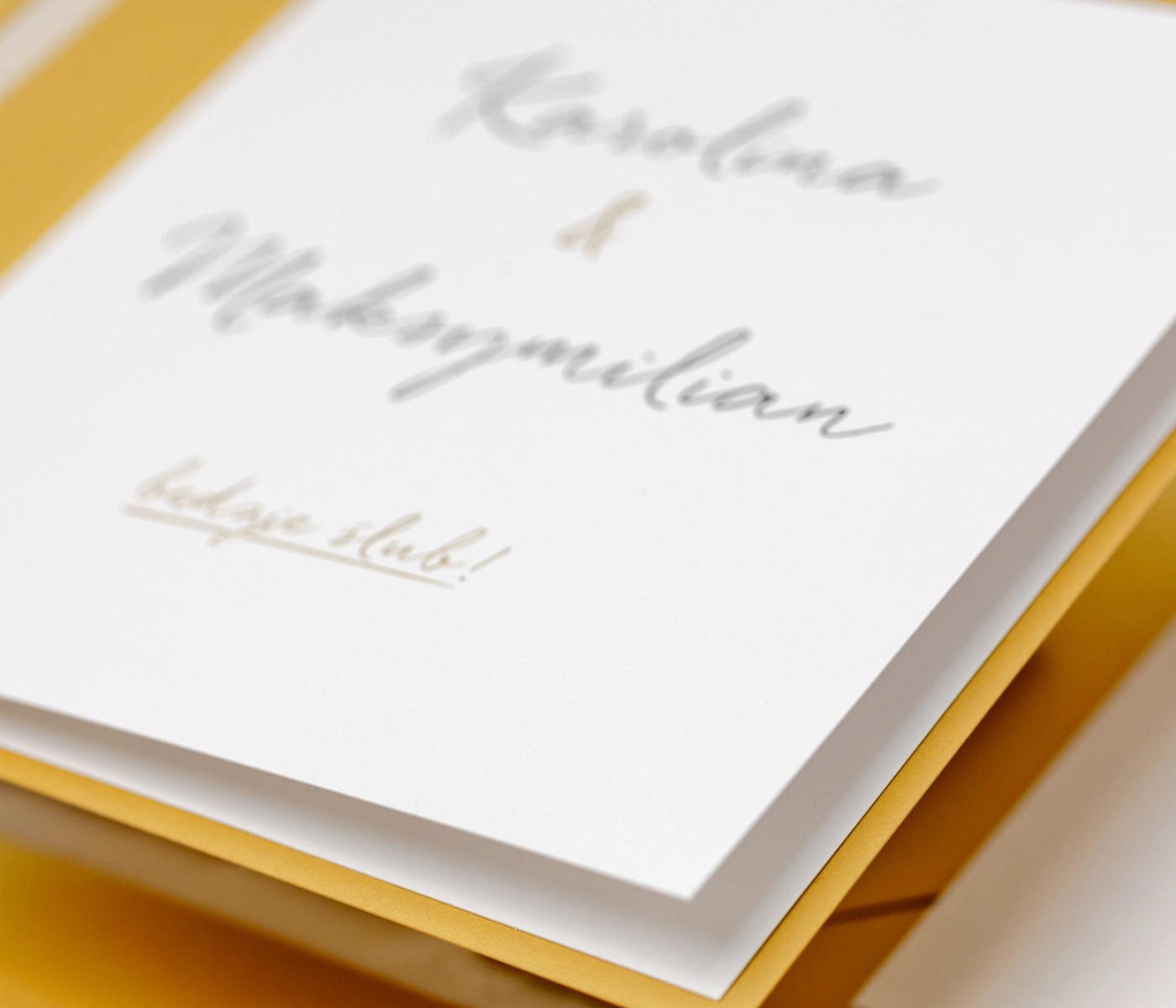 Nowoczesne zaproszenie ślubne Golden Elegance z kopertą złotą perłową i podklejką