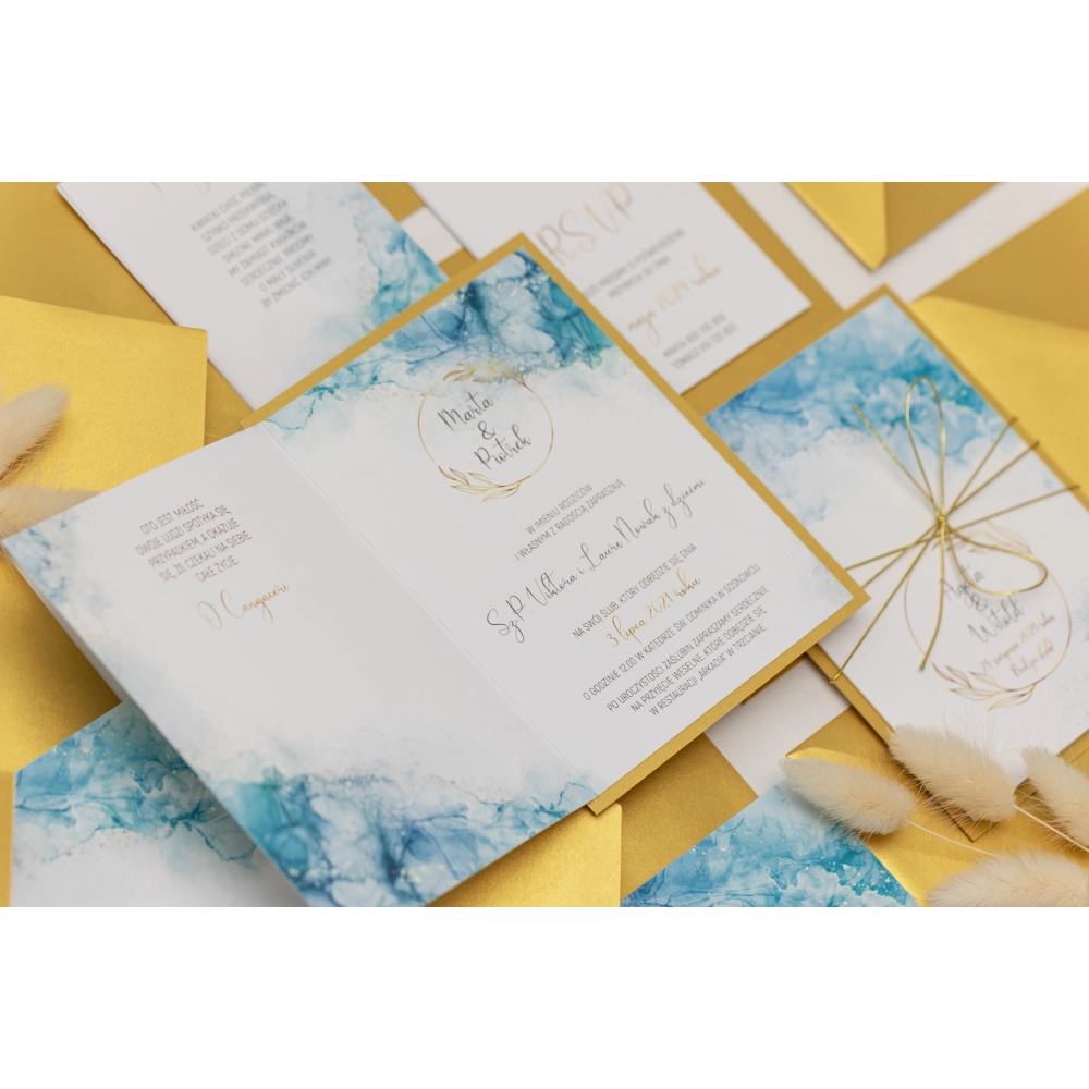 Zaproszenie ślubne Glamour Ink z kopertą i podklejką w kolorze złotym, wklejką, zaklejką i sznurkiem złotym