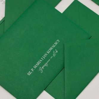 Zaproszenia ślubne Leaves z&nbsp;zieloną kopertą, wklejką i&nbsp;szyfonową wstążką