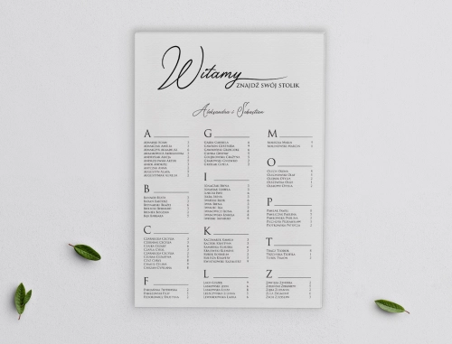 Elegancki plan stołów weselnych na płótnie z uporządkowaną alfabetycznie listą gości