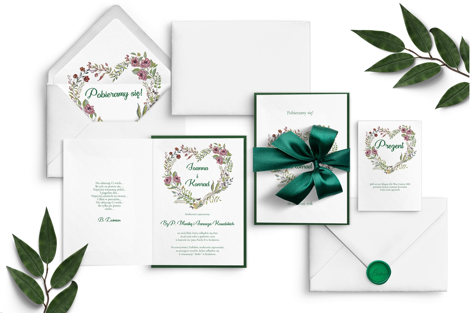 Zielone zaproszenie Heart of Flowers drukowane na papierze satynowym z piękną wstążką zieloną