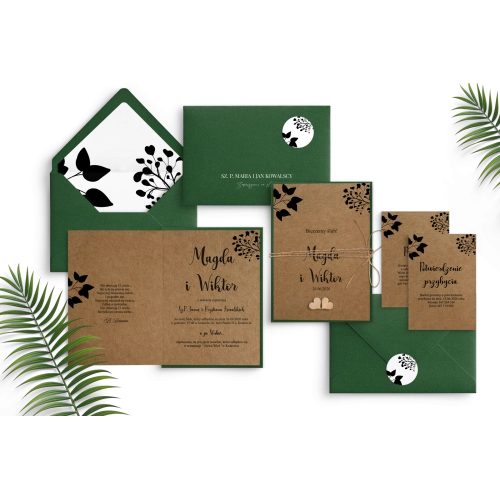 Piękne ekologiczne zaproszenie z drewnianym serduszkiem i zielonymi dodatkami