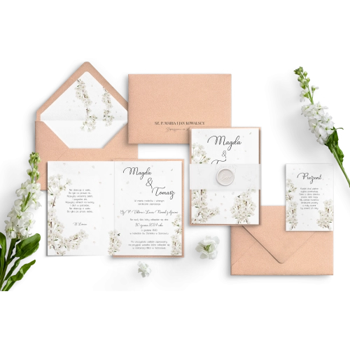 Piękne Zaproszenia ślubne Biały Czas  z kopertą cappuccino oraz opaską z kalki z lakiem