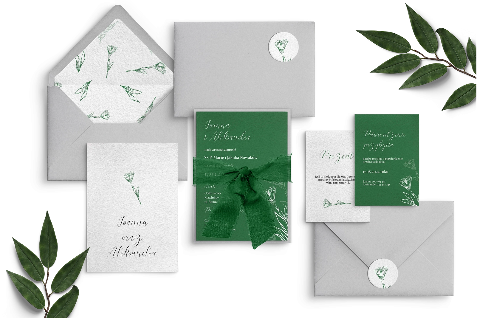 Delikatne zielone zaproszenie z dodatkami szarymi i z piękną dopasowaną wstążką szyfonową