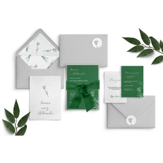 Delikatne zielone zaproszenie z&nbsp;dodatkami szarymi i&nbsp;z piękną dopasowaną wstążką szyfonową