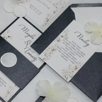Eleganckie Zaproszenia ślubne Biały Czas z&nbsp;opaska i&nbsp;lakiem oraz z&nbsp;kopertą czarną perłową