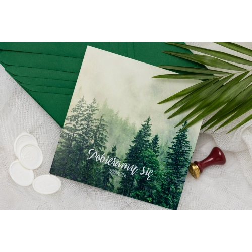 Leśne zaproszenie ślubne z kopertą ciemno zieloną